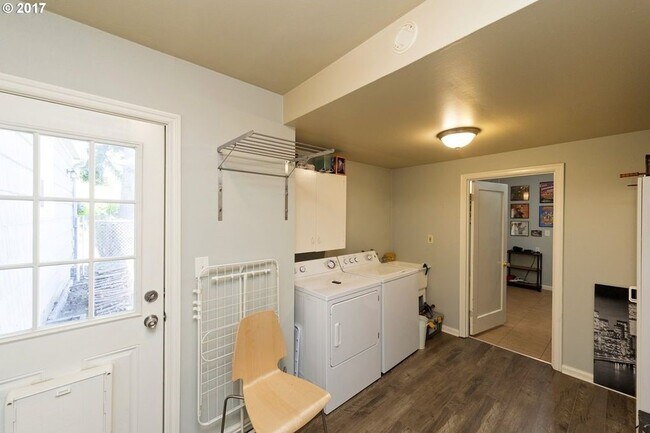 Building Photo - 4544 NE 95th Ave