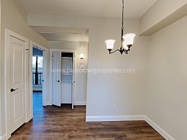 Building Photo - 10738 Park Village Pl