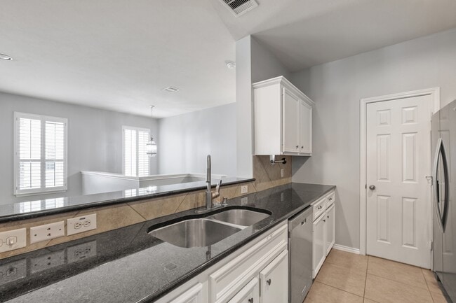 Building Photo - 5314 Schuler St