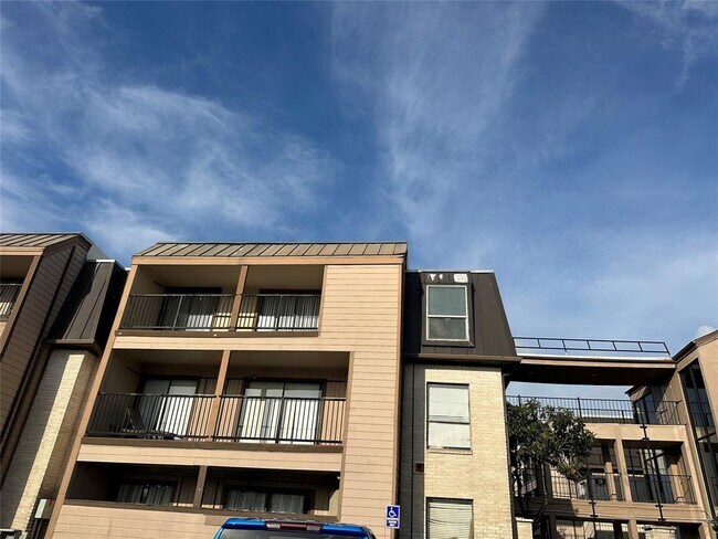 Building Photo - 206 Plaza Verde Dr