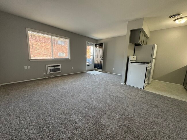 Building Photo - 4431 Oakwood
