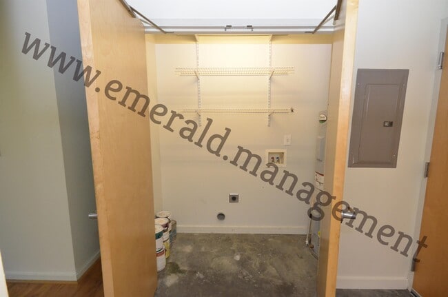 Building Photo - 640 Glen Iris Dr NE