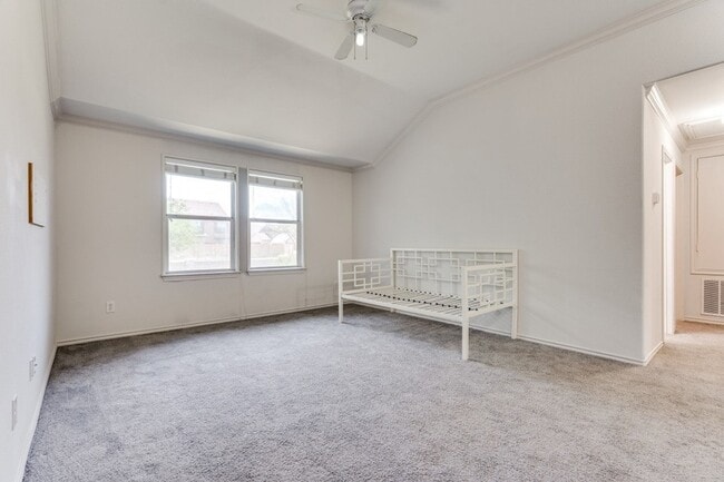Building Photo - 320 S Mesa Verde Way
