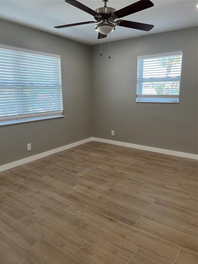 Building Photo - 2016 NE 17th Ct