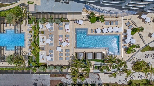 Building Photo - 3100 N Ocean Dr