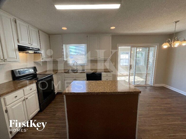 Building Photo - 3801 Blairwood St