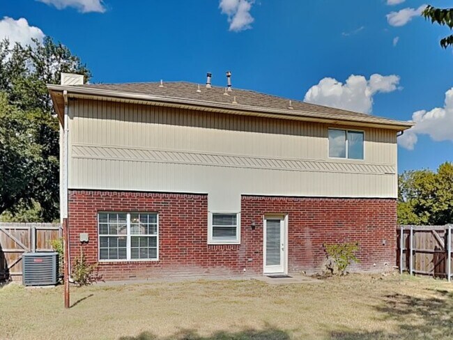 Building Photo - 1017 Woodall Dr