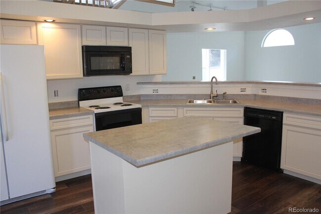 Building Photo - Home in Saddlebrook, Parker!