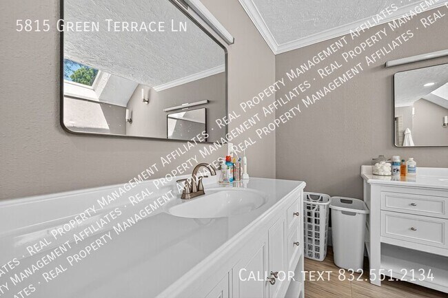 Building Photo - 5815 Green Terrace Ln