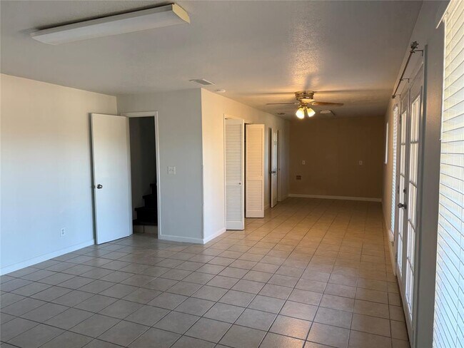 Building Photo - 3205 MacArthur Ave