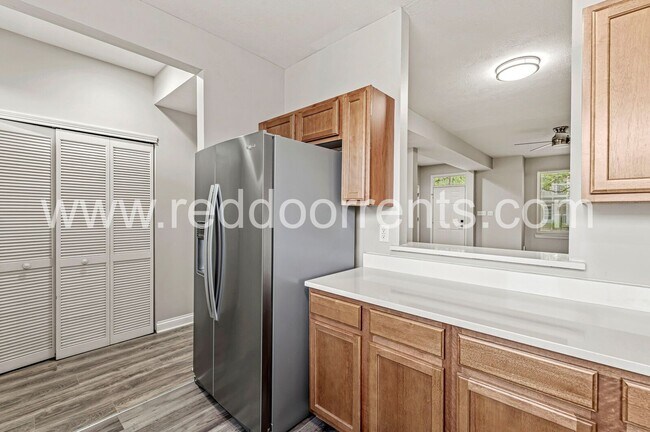 Building Photo - Stylish 2-Bed, 2.5-Bath Home in Prime Loca...