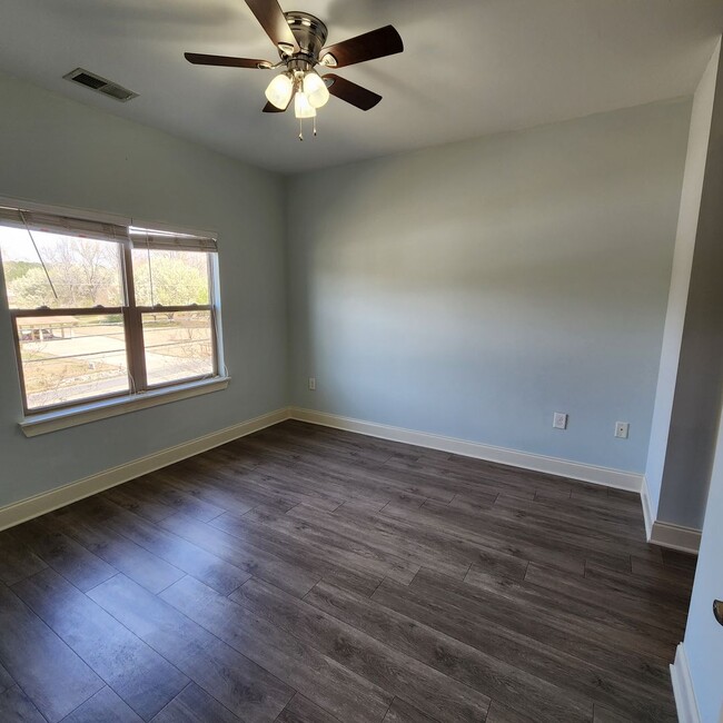 Building Photo - 2 Bedroom North Raleigh for rent