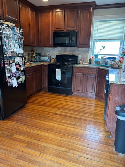 Large eat in kitchen, granite countertops - 1501 N Broom St