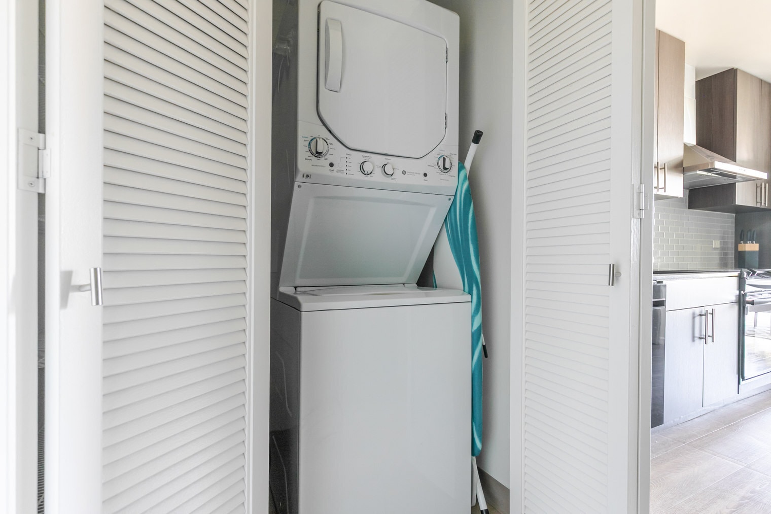 Building Photo - 211 W Scott St