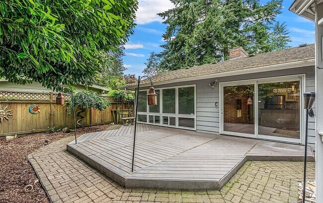 Building Photo - 402 168th Ave SE