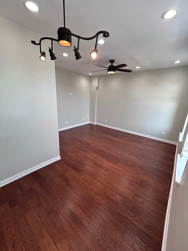 Building Photo - 720 N Throop St