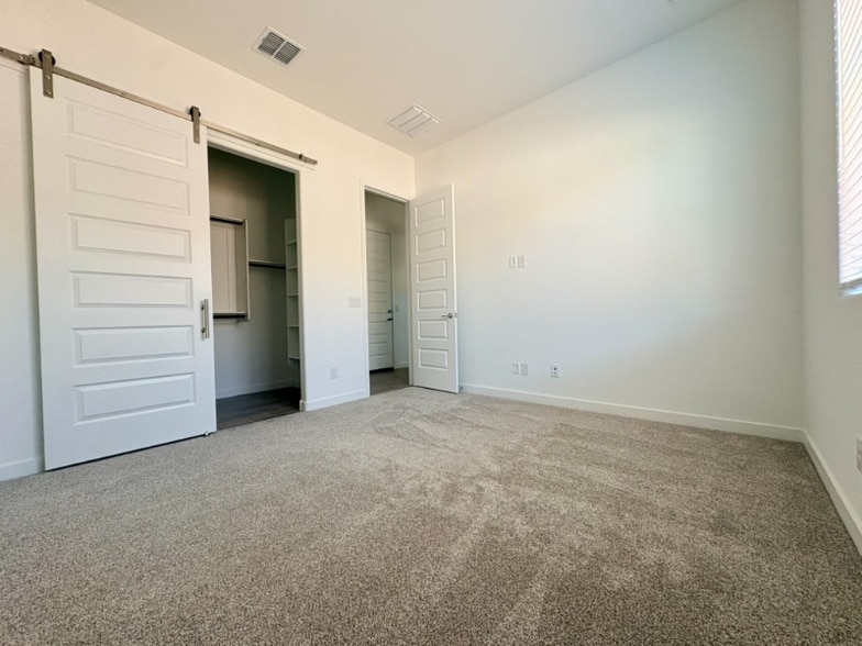 Building Photo - 456 S Jacana Ln