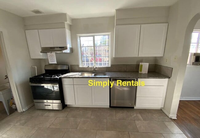 Building Photo - 208 University Blvd SE