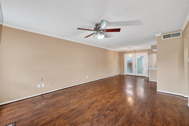 Building Photo - 10615 Briar Forest Dr