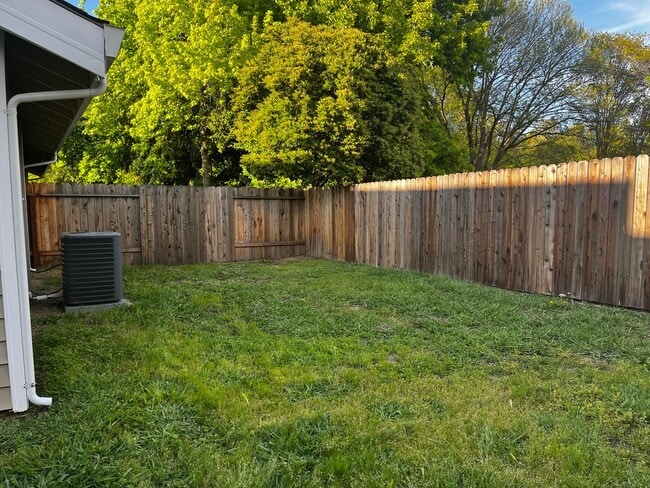 Building Photo - Newly Renovated 2 Bedroom, 2 Bathroom 1050 Sqft. 1/2 Plex Orangevale Home for Lease.