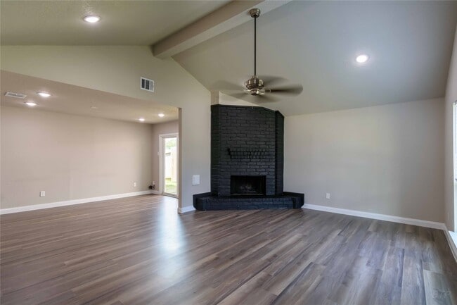 Building Photo - 8703 Valley Ledge Dr