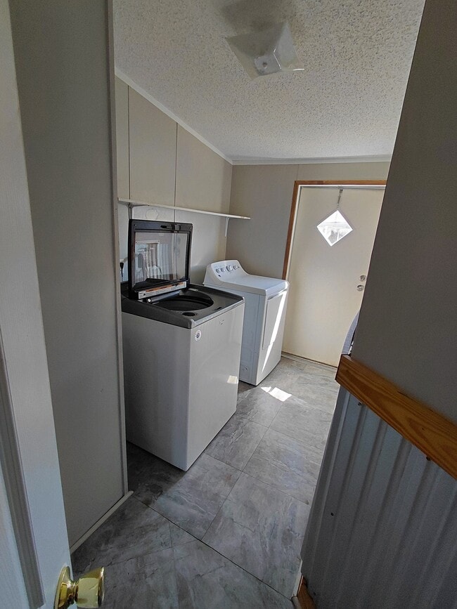 Building Photo - lot 28