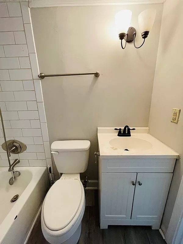Building Photo - Room in Duplex on Heathcliff St