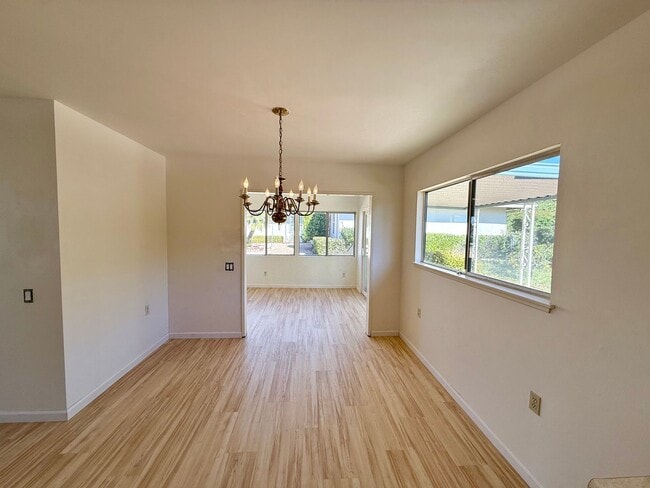 Building Photo - Bright & Spacious 2BR Home in Desirable 55+ Seven Oaks Community