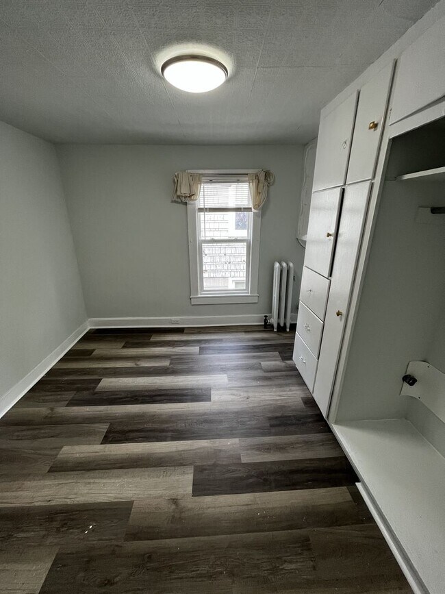 Building Photo - 189 St Charles St