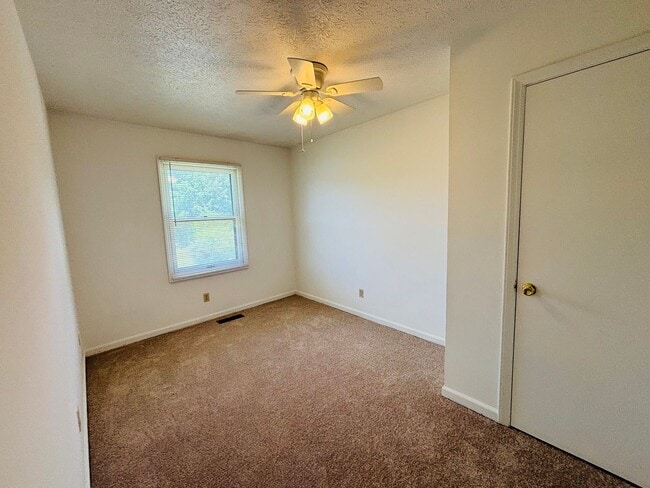 Building Photo - 435 Wakeman Ct NE