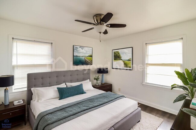 Building Photo - This 3 bedroom / 1 full bath and 1,284 sq feet House will Blow Your Mind!