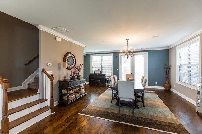 Building Photo - Beautiful corner-lot townhome in the heart of Beaumont Park