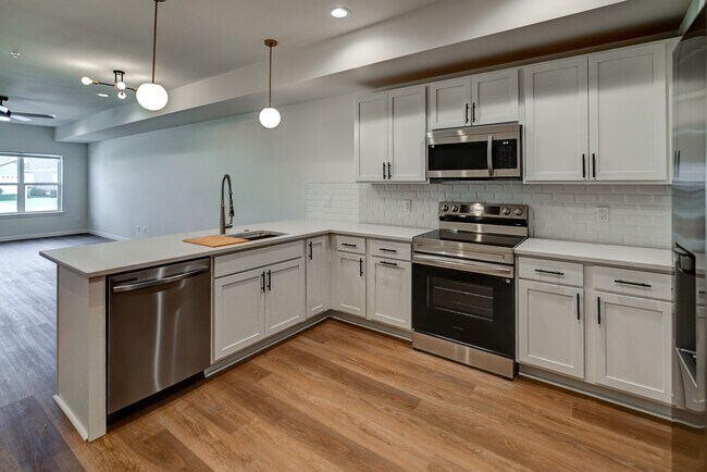 Building Photo - 4873 Lacy Rd