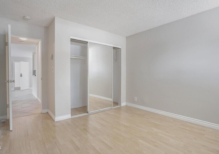 Building Photo - 8577 Rugby Dr