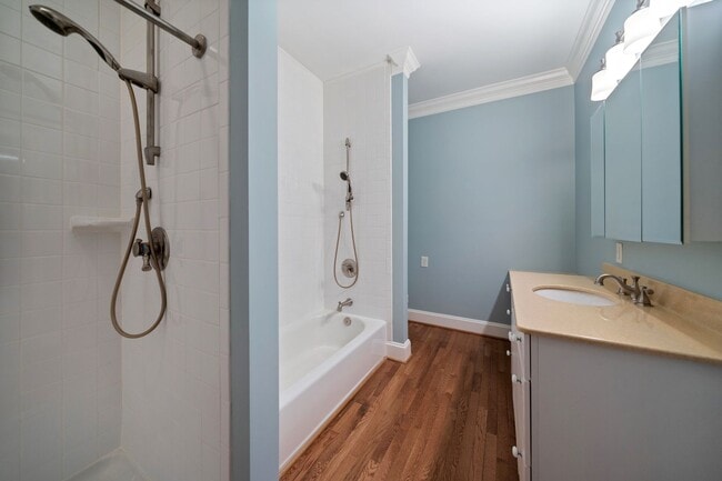 Building Photo - Fantastic one level ranch close to Carrboro
