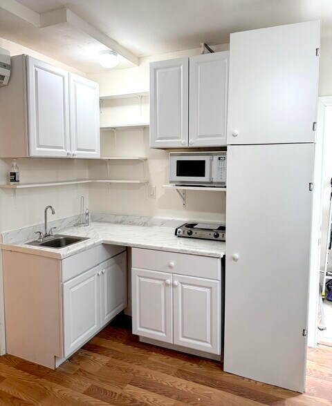 Building Photo - 3127 Raymond Ave
