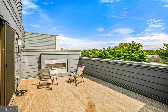 Building Photo - 12768 Sunrise Valley Dr