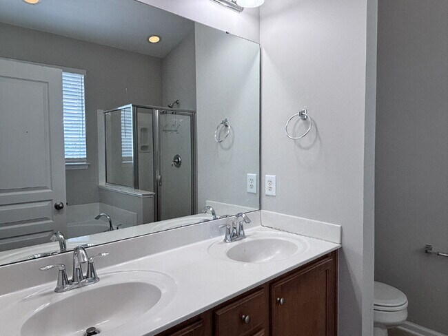 Building Photo - 10106 Raven Tree Dr