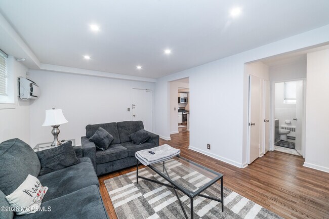 Building Photo - 293 Spring St