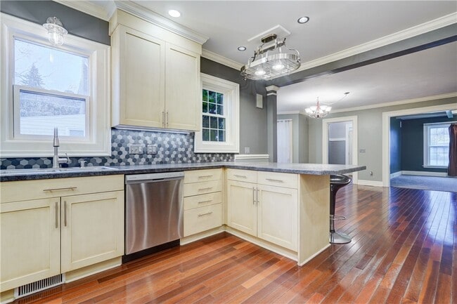 Building Photo - 450 S Main St