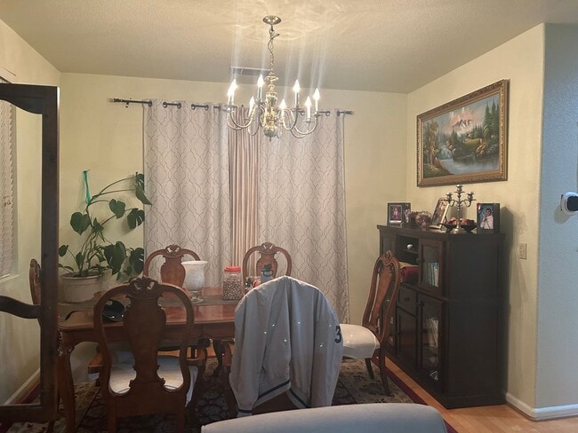 Building Photo - 3 Bed 2.5 Bath, Single Family Home In Plea...