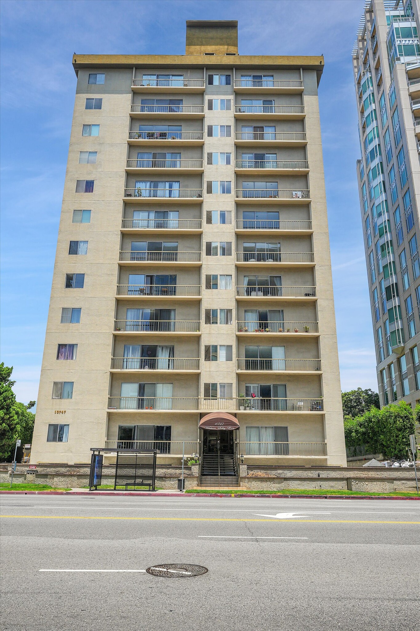 Building Photo - 10747 Wilshire Blvd