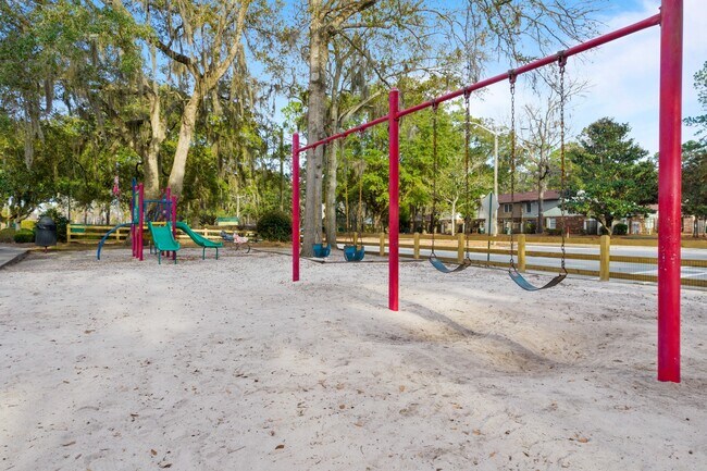 Building Photo - 777 King George Blvd