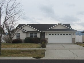 Building Photo - Beautiful home in Fieldstone Post falls