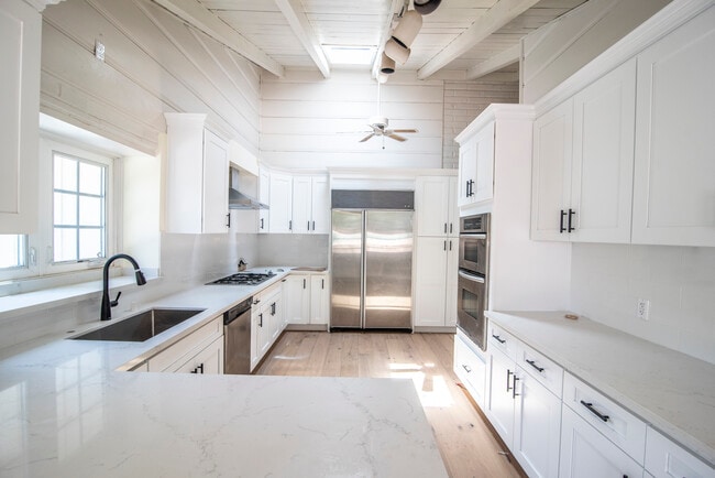 Building Photo - 12335 Tiara St