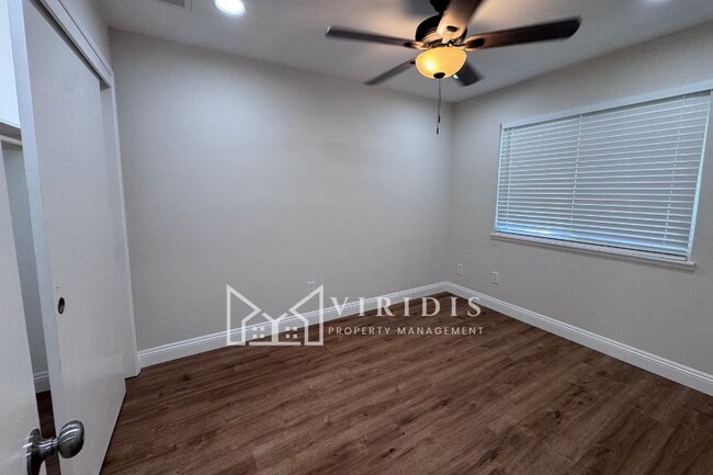 Building Photo - 930 Olive Dr