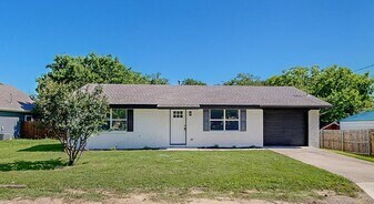 Building Photo - 214 E Evans St