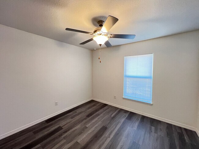 Building Photo - GREAT 3 BD/2BA Home in Ocklawaha!!