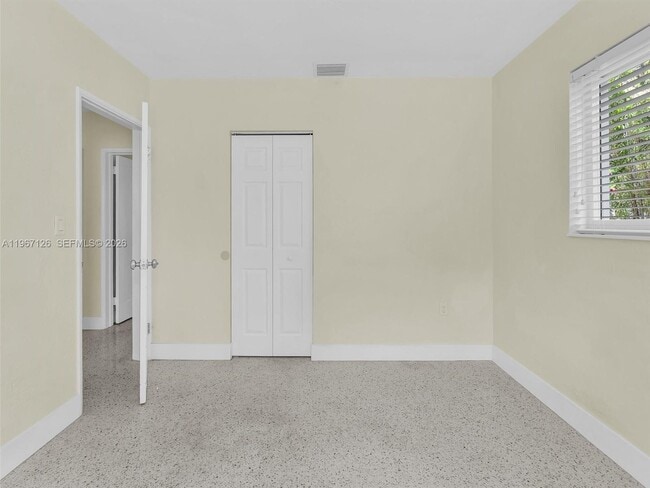 Building Photo - 6520 SW 63rd Ct