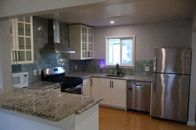 Building Photo - 770 Verano Ave